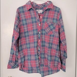vineyard vines flannel long sleeve button up shirt.